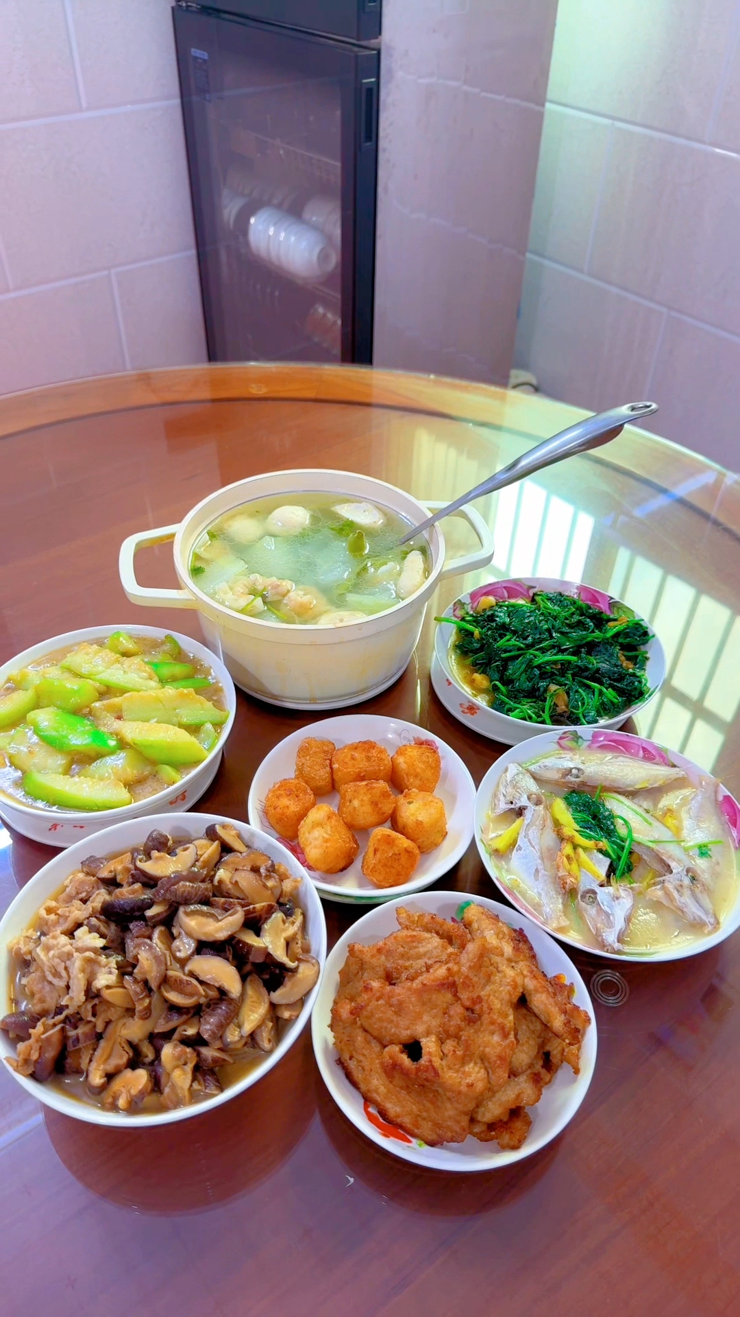 潮汕人的午餐,汕头婆婆做了六菜一汤,香煎猪排肉太香了