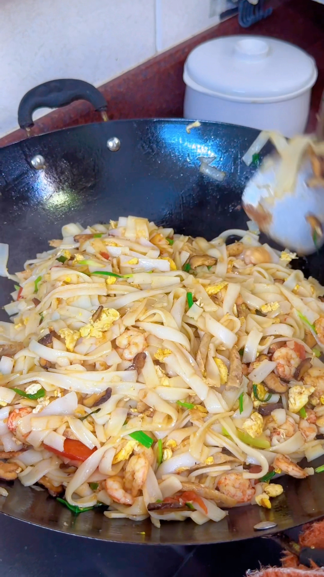 婆婆分享潮汕老式炒粿条,好吃不油腻,午餐又吃了三碗,太香了