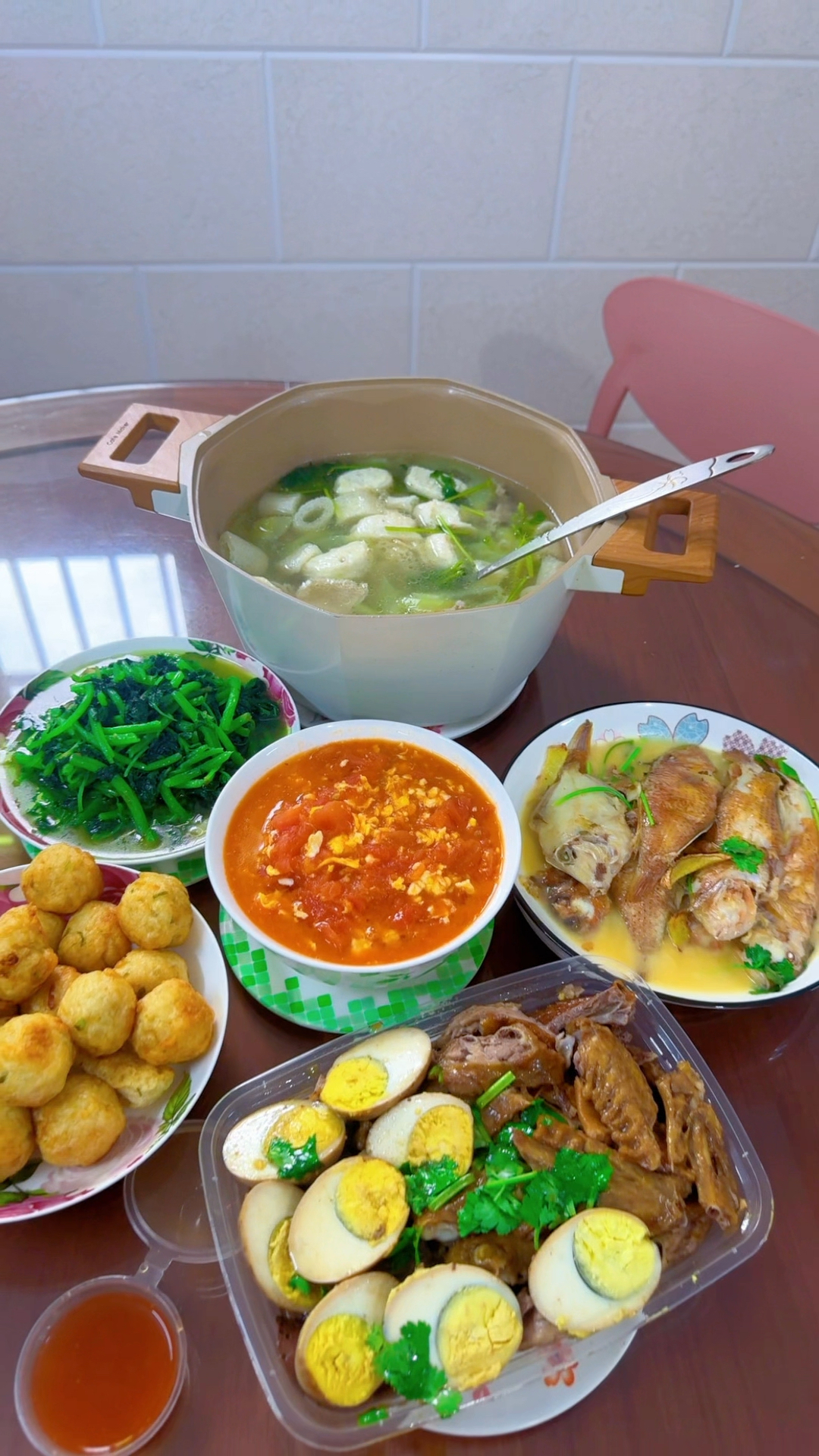 60后的潮汕婆婆给家人做家常菜,做法简单原汁原味,全家人都爱吃