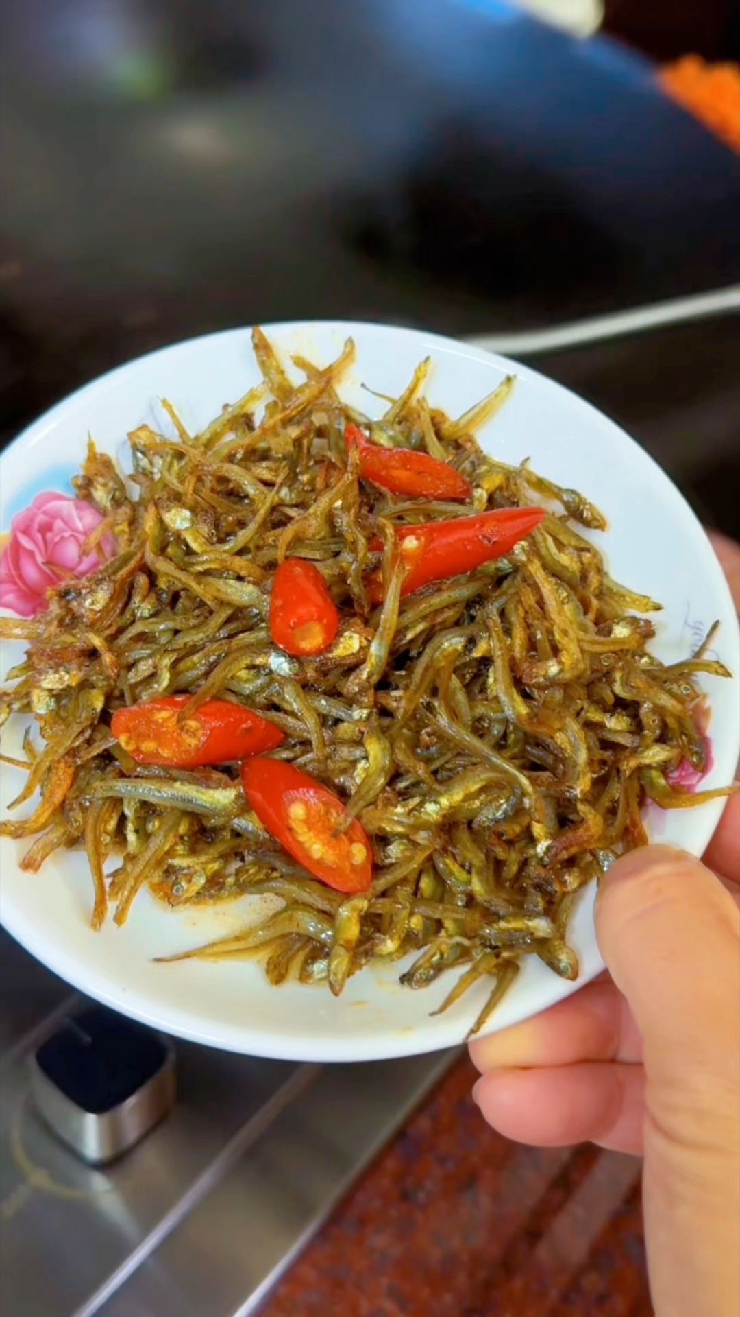 潮汕婆婆炒的小鱼干太香了,下饭又下酒,越嚼越香根本停不下来