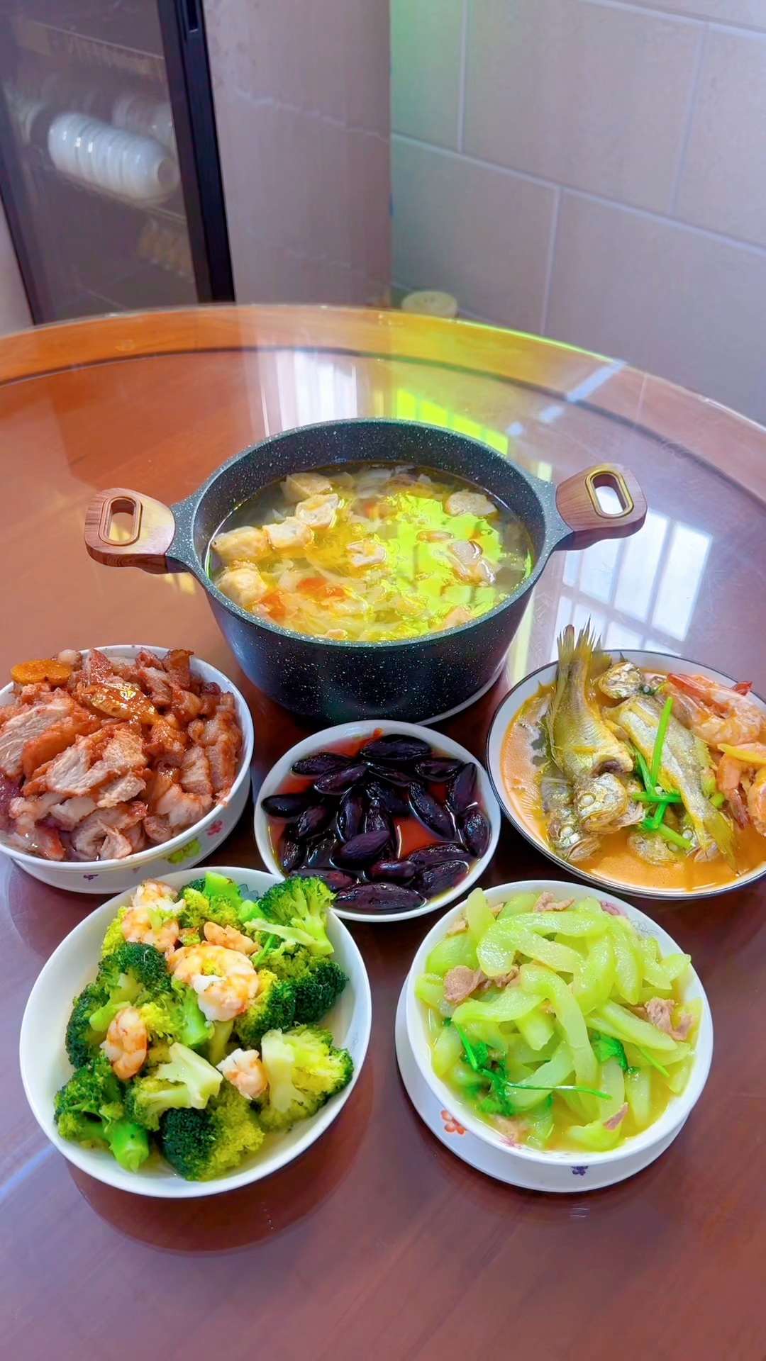 潮汕人的家常便饭，婆婆做的这桌菜，鲜到舔盘，叉烧肉这样做真香