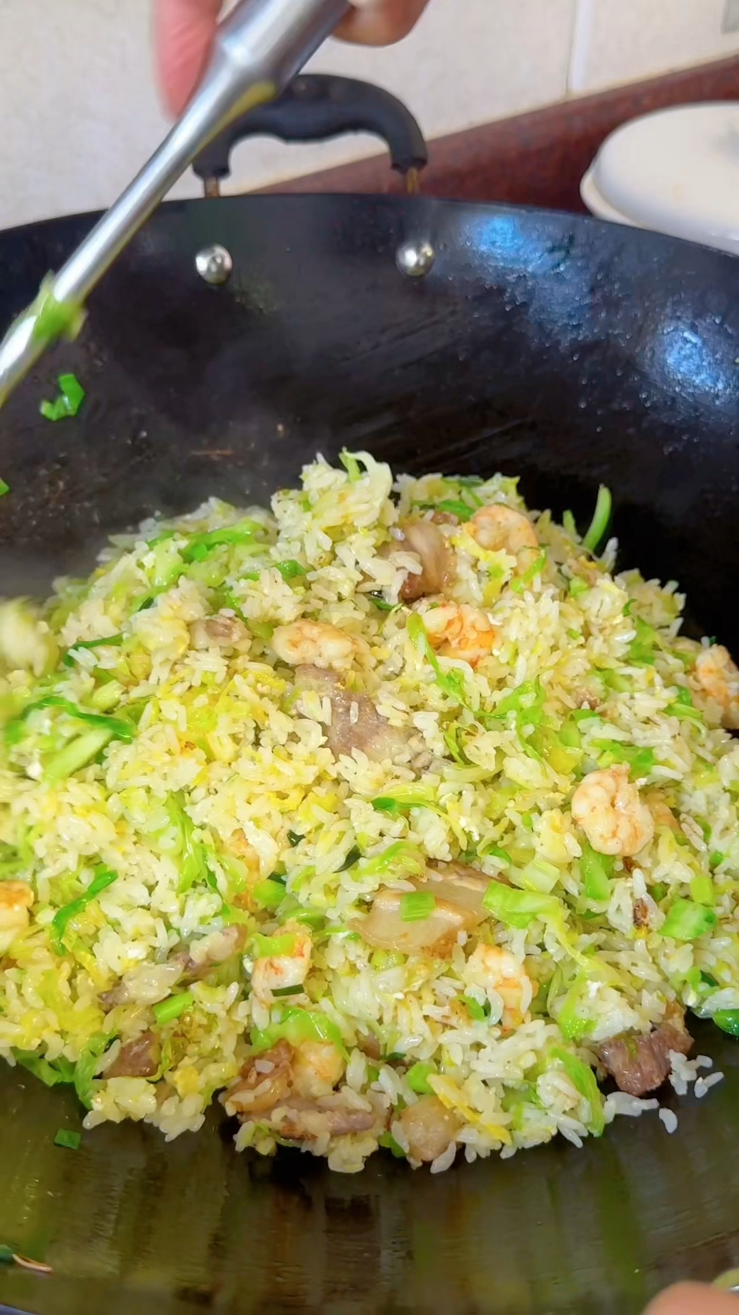 潮汕“菜饭”的正确打开方式:婆婆炒的包菜饭,香到邻居来敲门