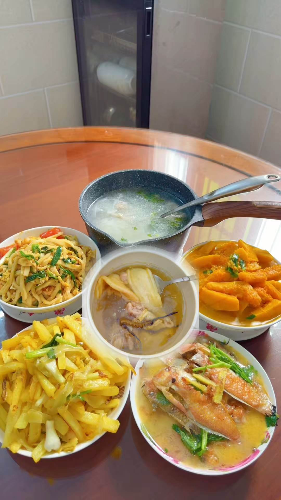 潮汕家庭晚餐|给娃安排的鱼胶虫草汤,营养鲜甜无腥味