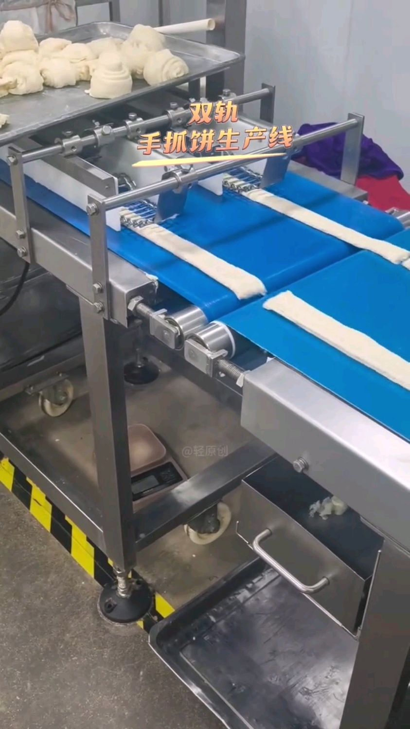 双轨手抓饼生产线调试中!