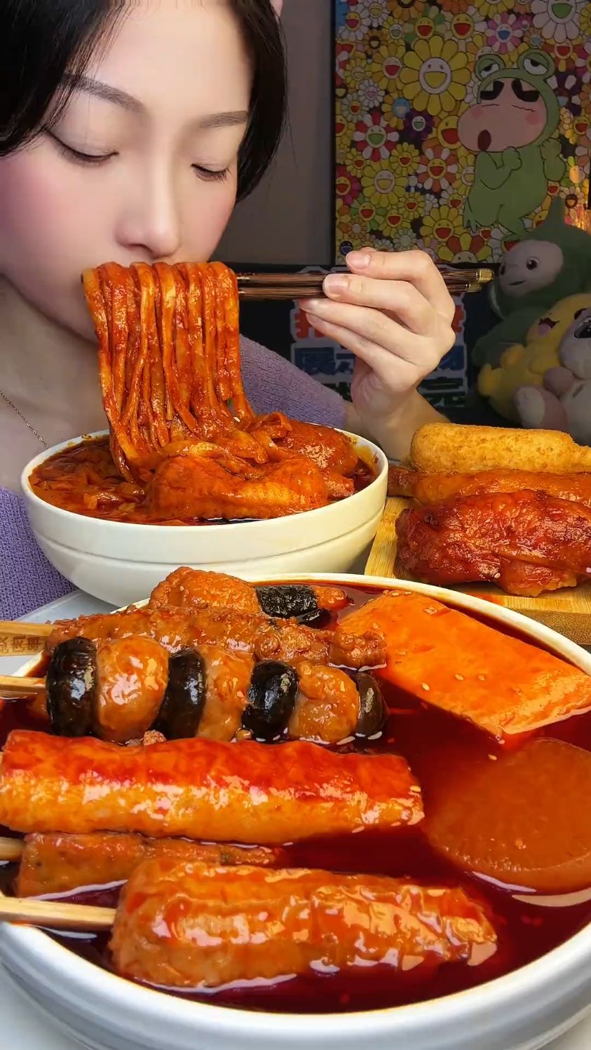关东煮，麻酱麻辣烫，配上手枪腿，拉丝热狗棒真的太香了。