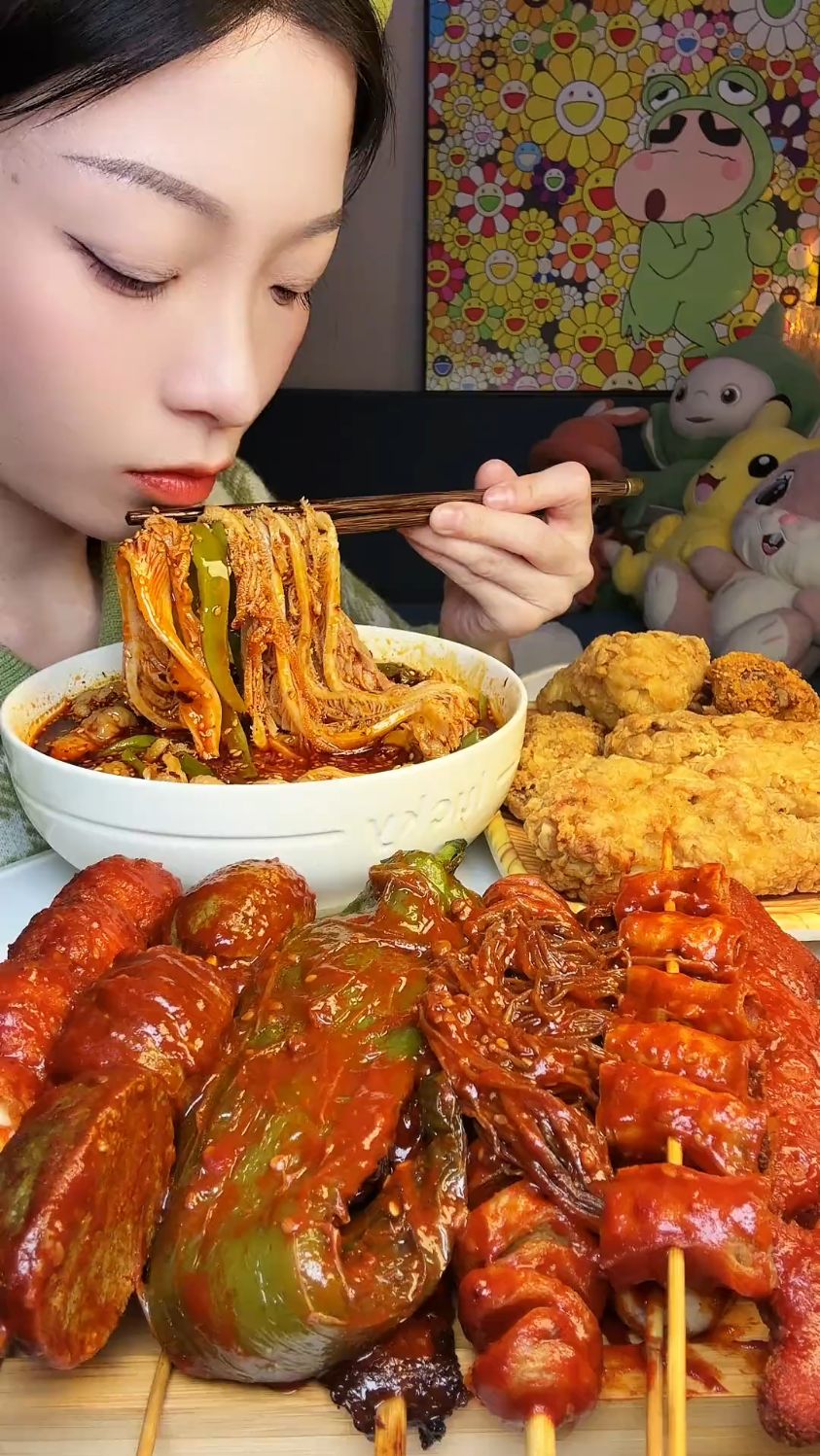 酱多多炸串 炸鸡 配上冷吃千层肚 真的太香了