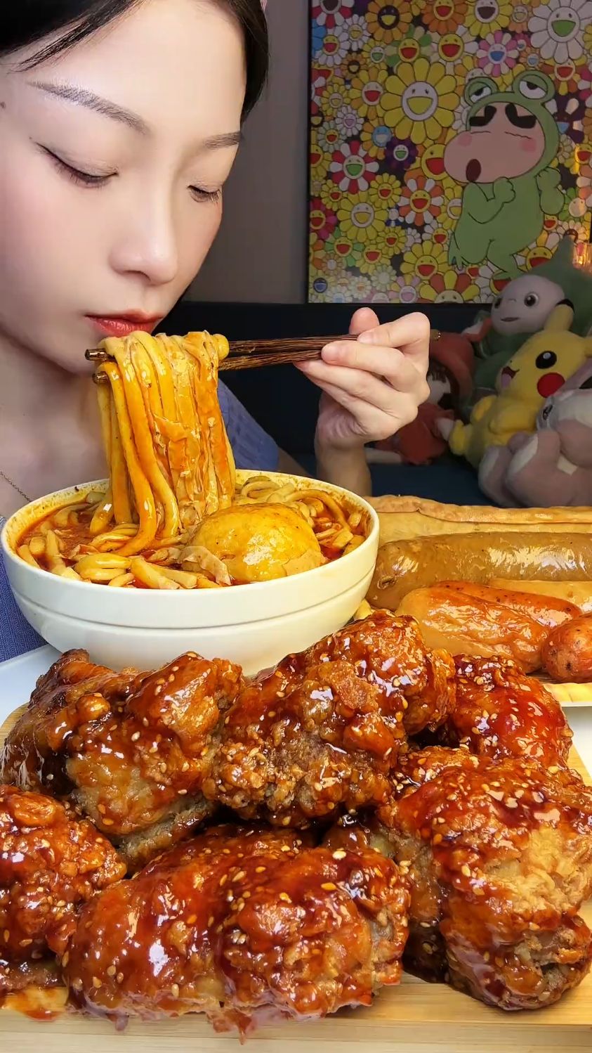 麻辣烫 甜辣炸鸡 配上烤肠让肠真的太香了