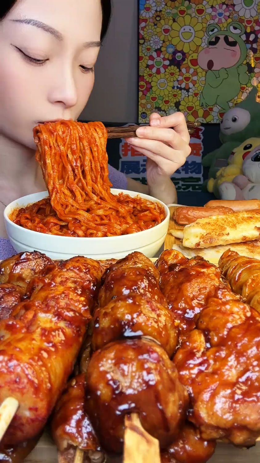 便利店串串 火鸡面 配上鱼排烤肠真的太香了