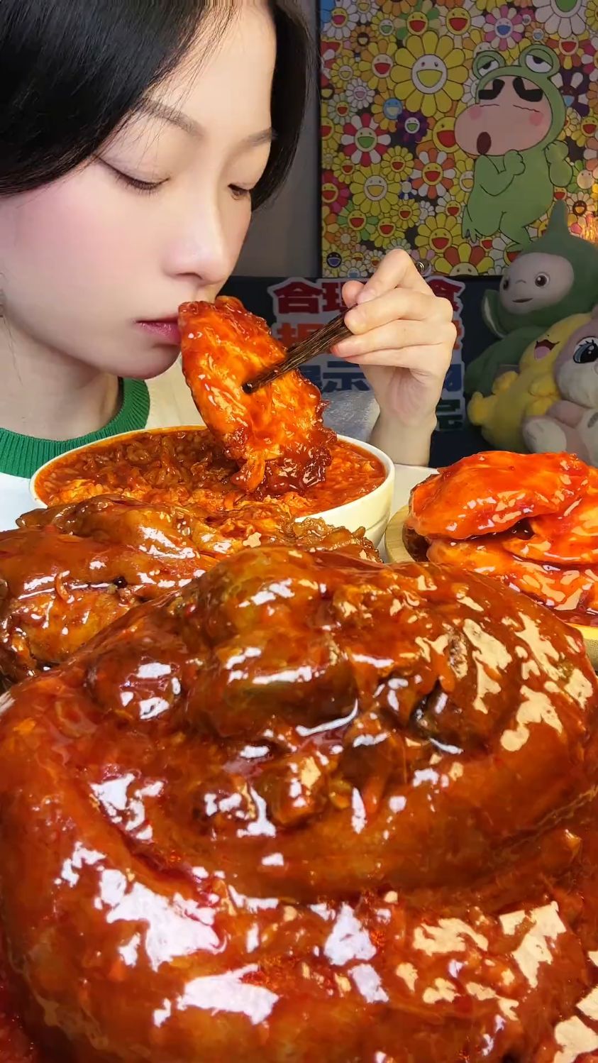 冰糖肘子 猪蹄 番茄炒蛋烫饭 配上糖醋荷包蛋真的太香了