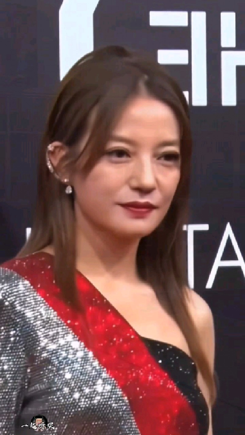 赵薇 小燕子也离婚了 ,这个世界还有什么是真的吗?