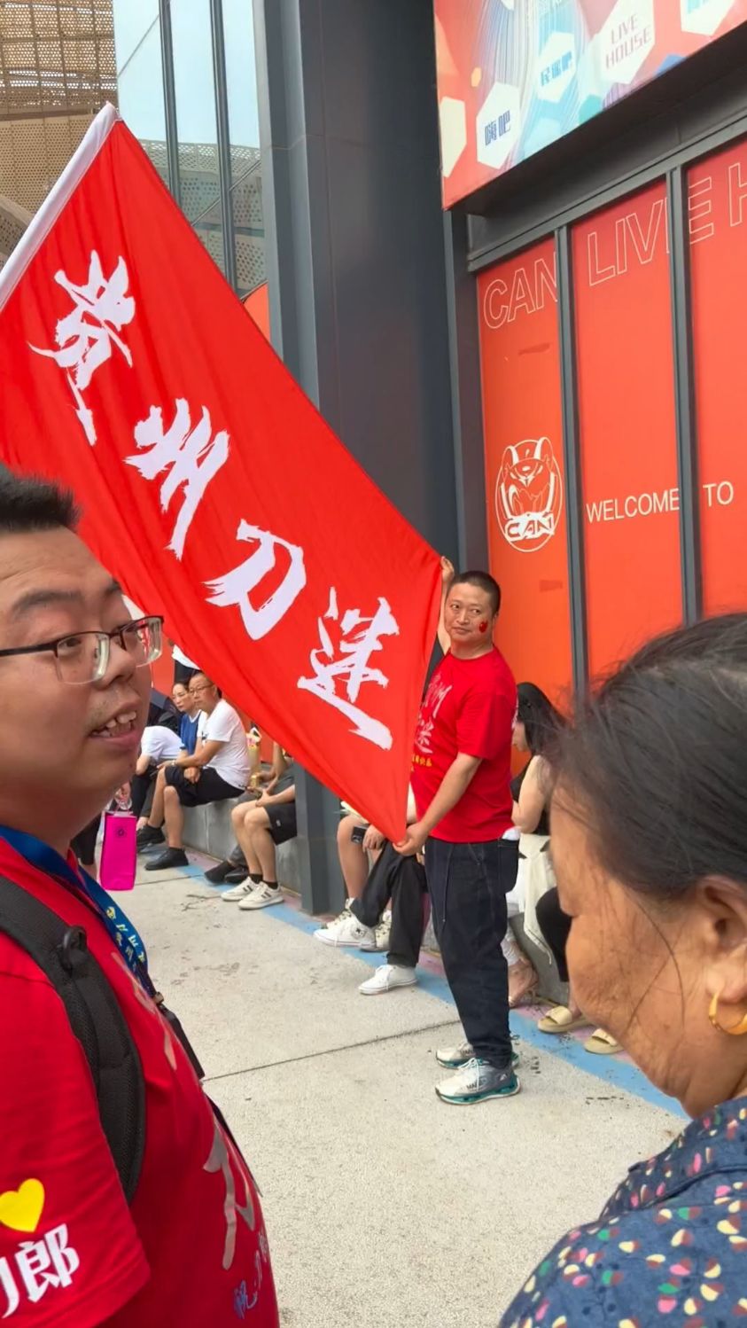 山歌响起的地方,重庆华熙体育馆,音乐未起,场外已热