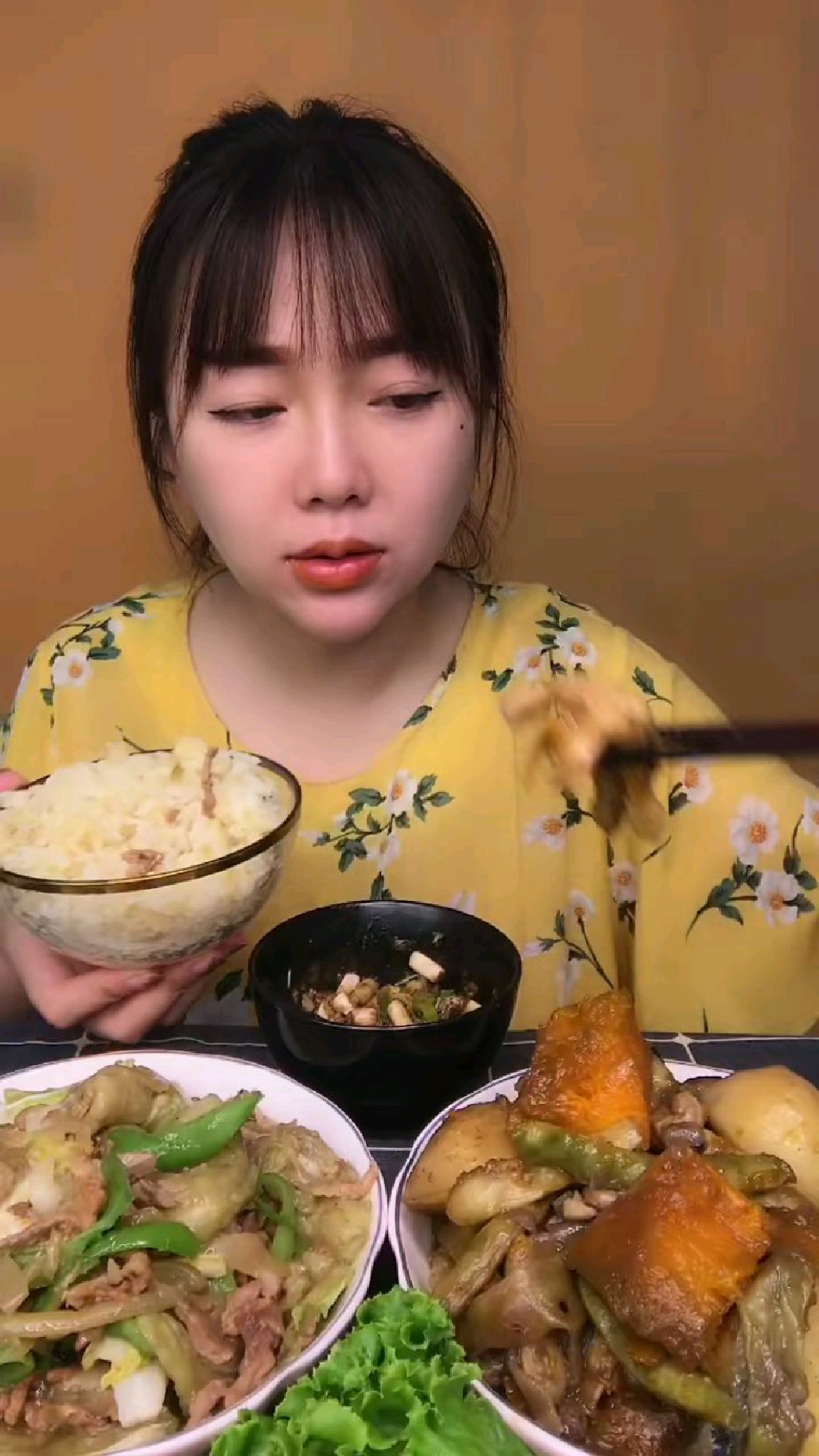 土豆炖豆角、大头菜炒肉