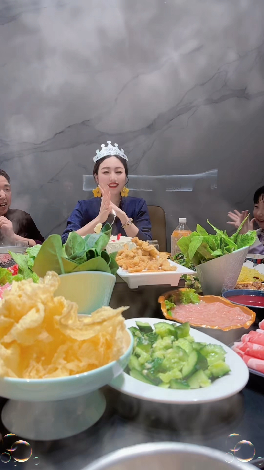 一年一度吹蜡烛的时候到了,祝自己生日快乐,暴富暴美,哈哈