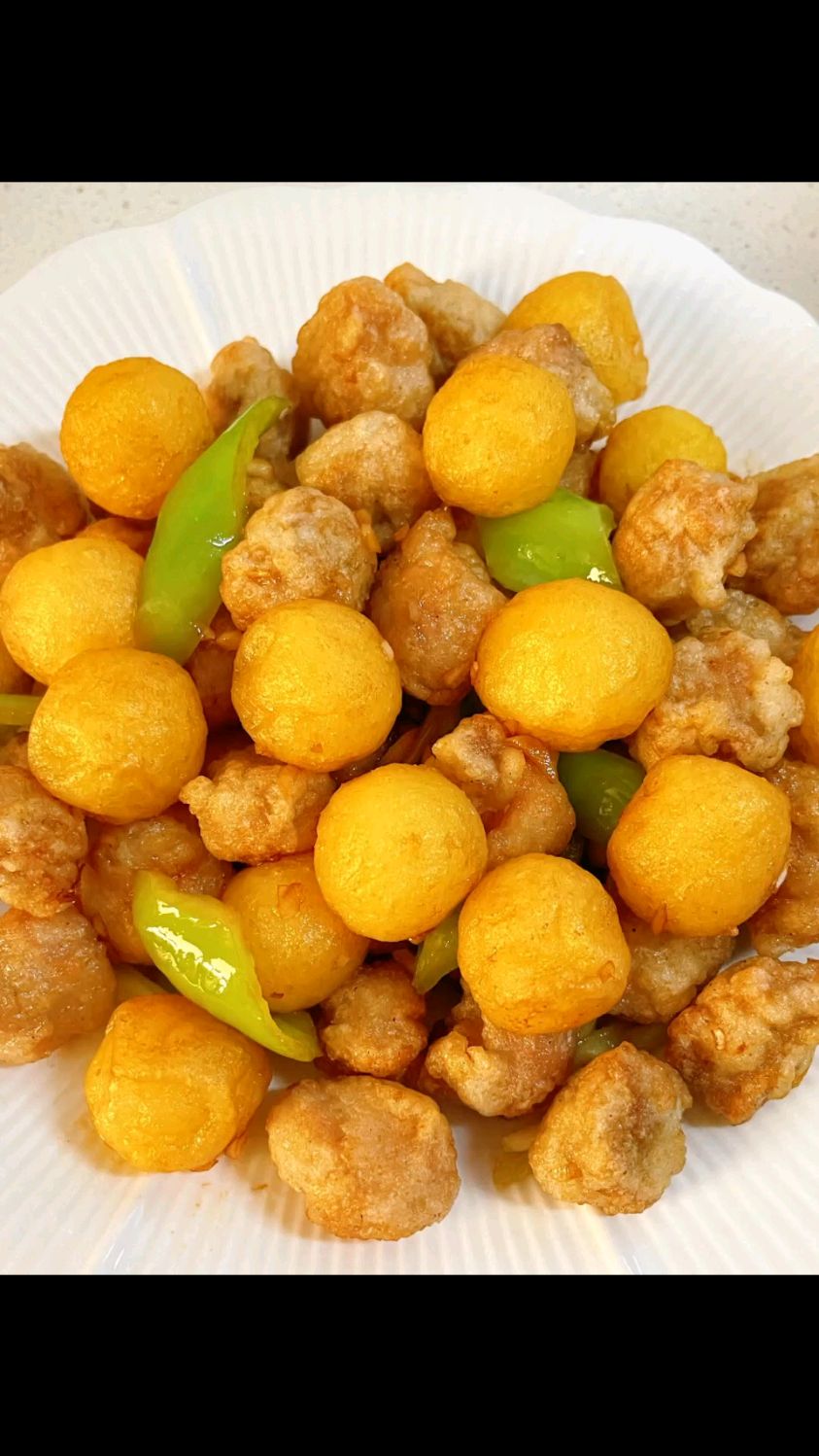 饭店明星菜之一，大人小孩都爱吃，肉段小土豆，颜值高
