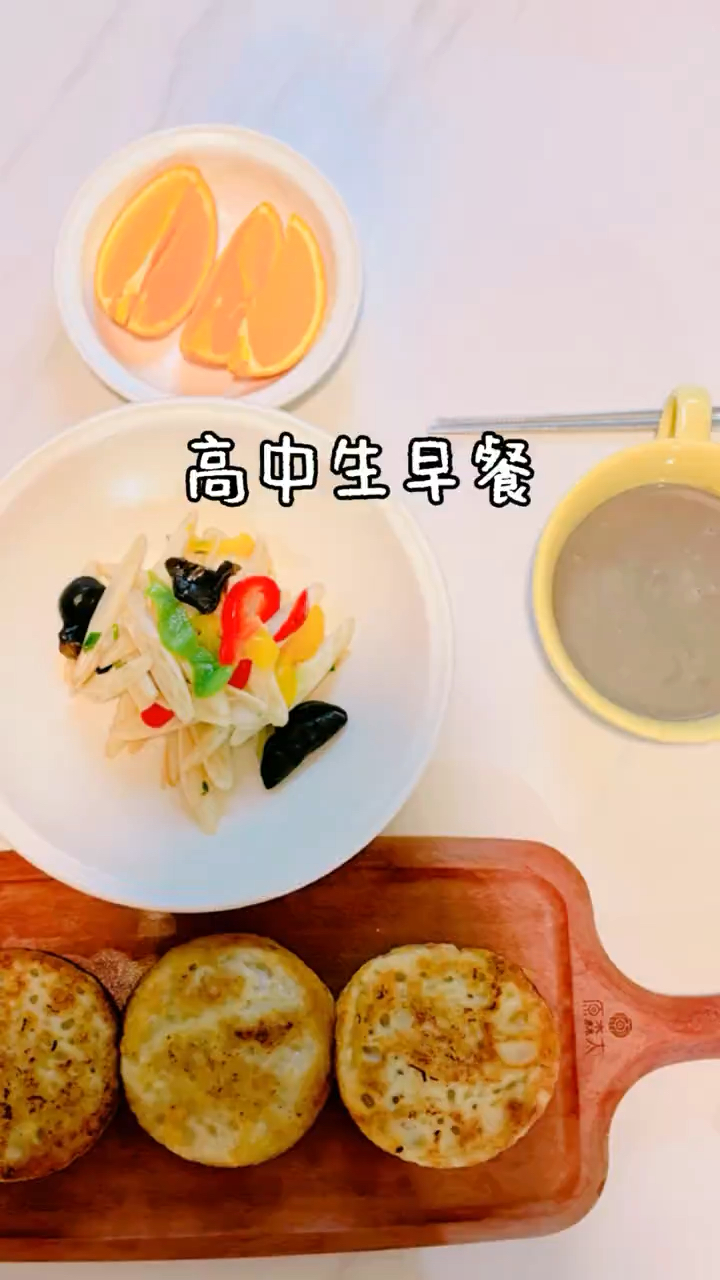 高中生早餐 鸡蛋汉堡 酸辣藕带