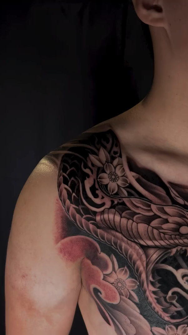 北京纹身/男生胸口蛇纹身