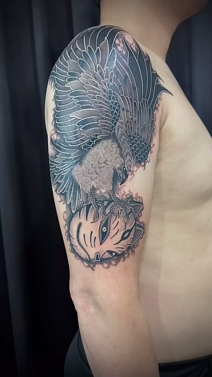 北京纹身/男生大臂老鹰纹身