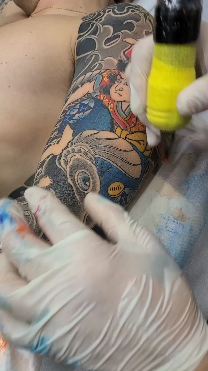 北京纹身/男生传统七分袖花臂纹身