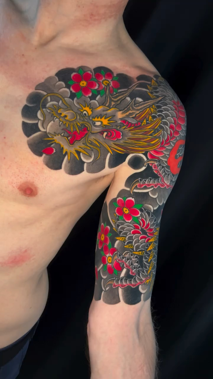 北京纹身/男生传统半甲纹身