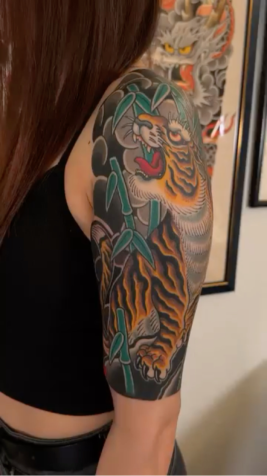 北京纹身/女生大臂传统老虎纹身