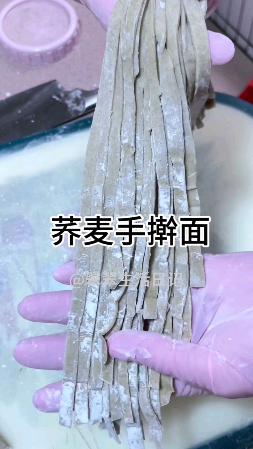 荞麦手擀面条详细做法,久煮不易断和面有诀窍,低脂健康筋道好吃