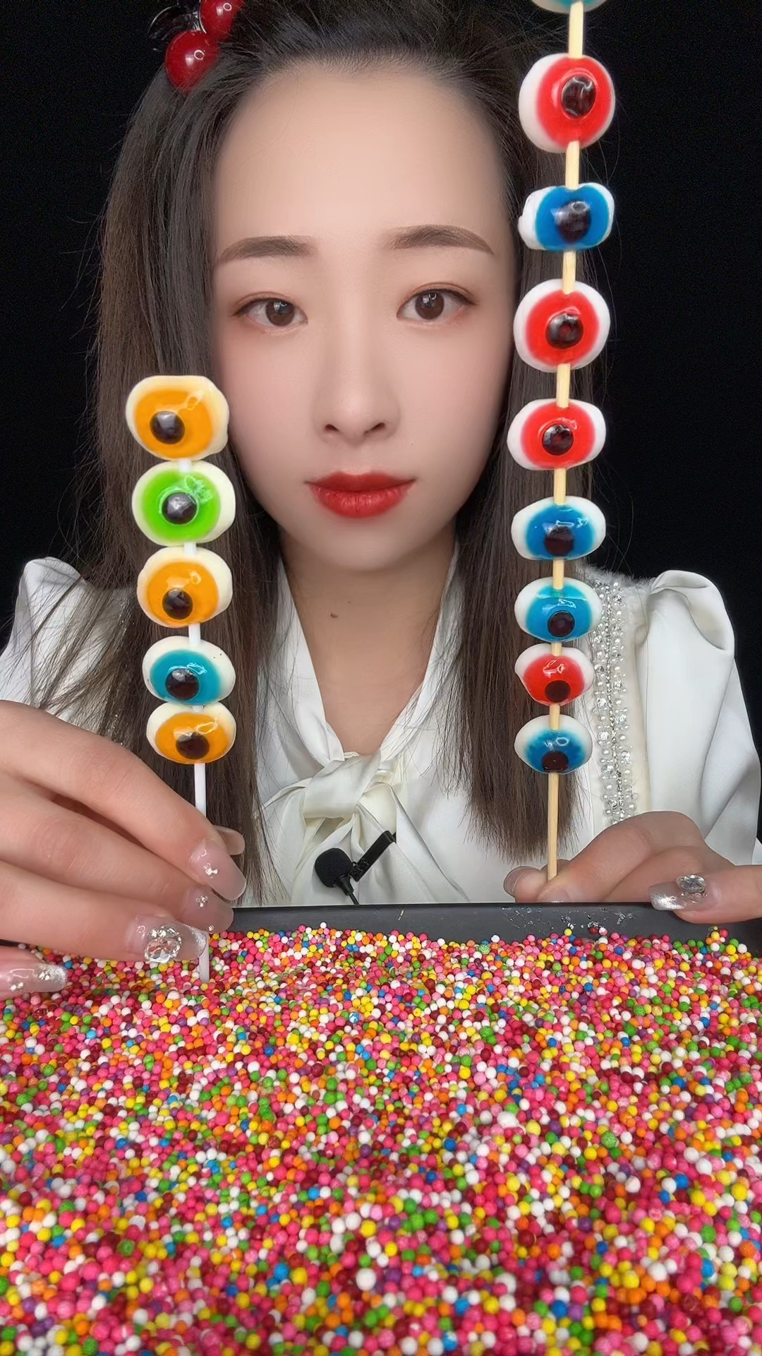 大眼睛没有橙色,小眼睛没有红色