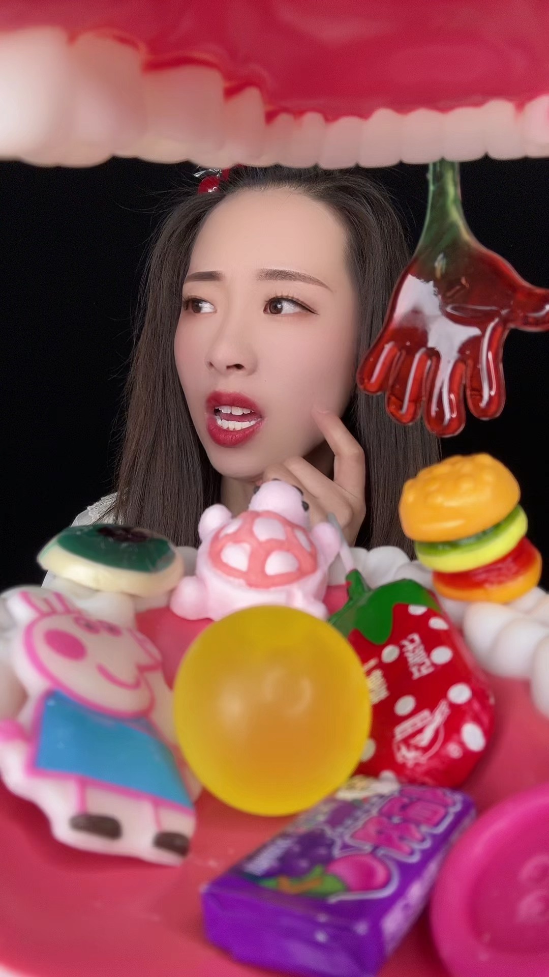 小乔治巧克力好甜呀,特别喜欢吃