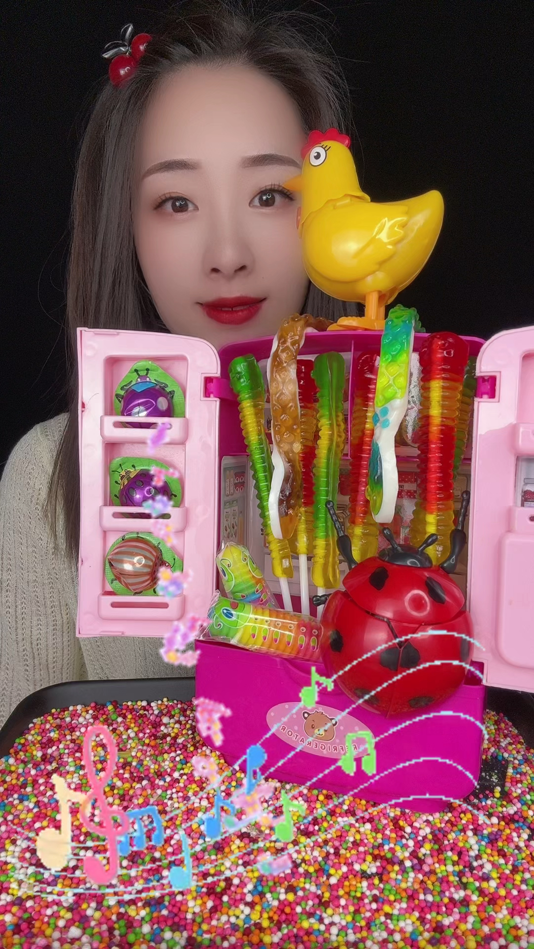 小鸡吃米,吃了好多虫子