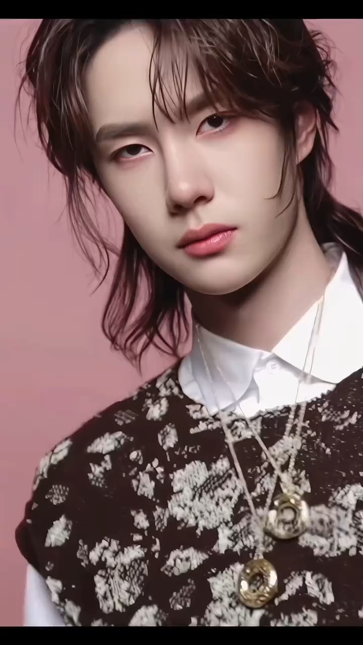 #神颜 #王一博 #禁欲系 狼尾太酷啦！超a禁欲系男神早期如此权威
