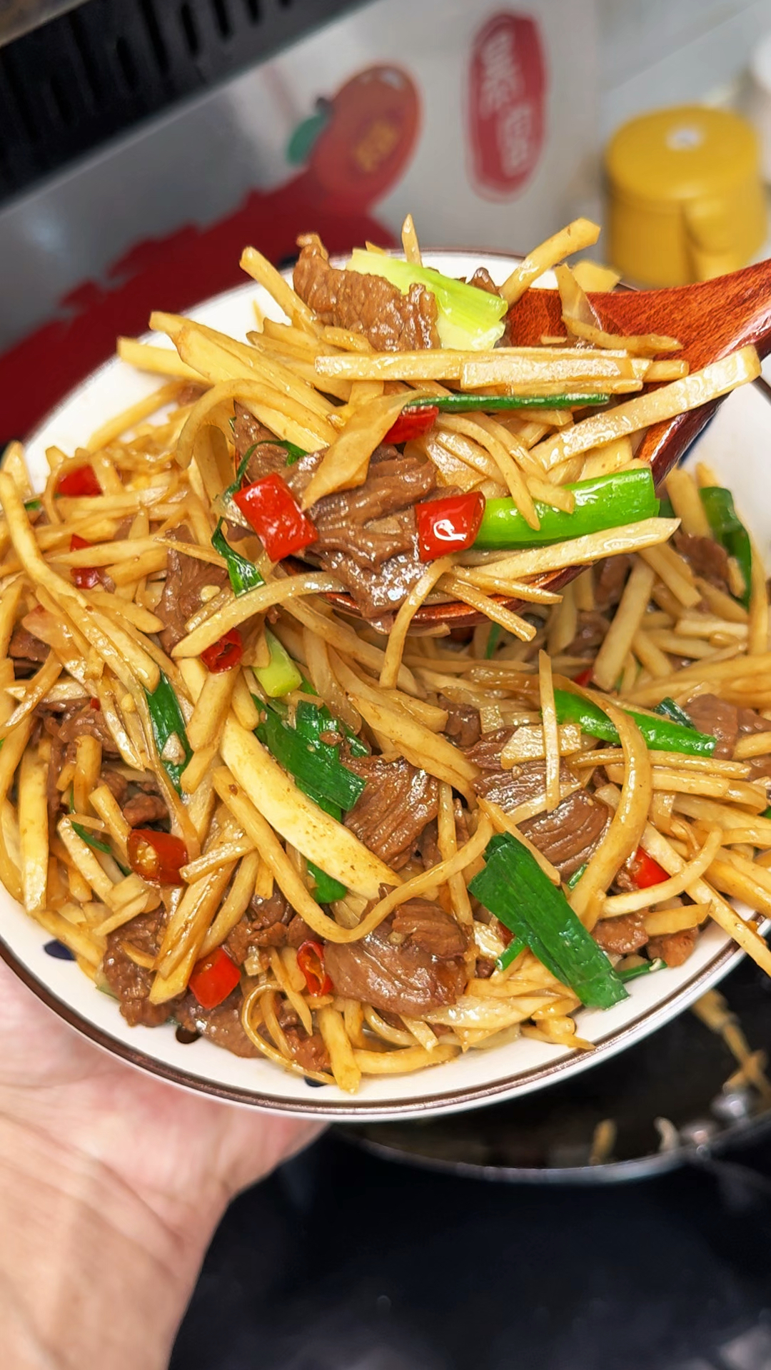 芋头丝炒牛肉可能只有湖南人才这么做吧,超级好吃