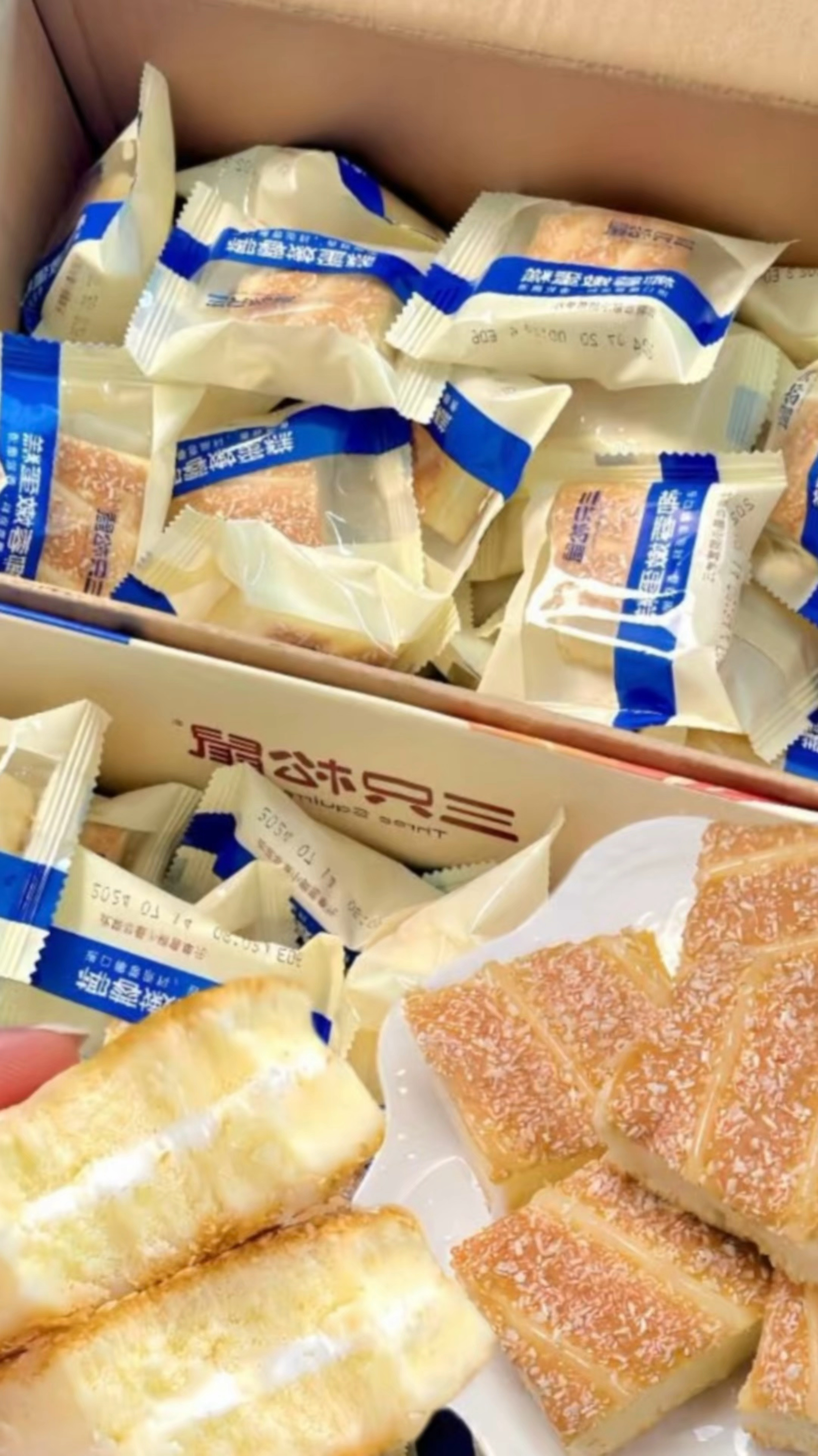 松软的小蛋糕,绵密夹心超香甜,一口下去超满足,根本停不下来!