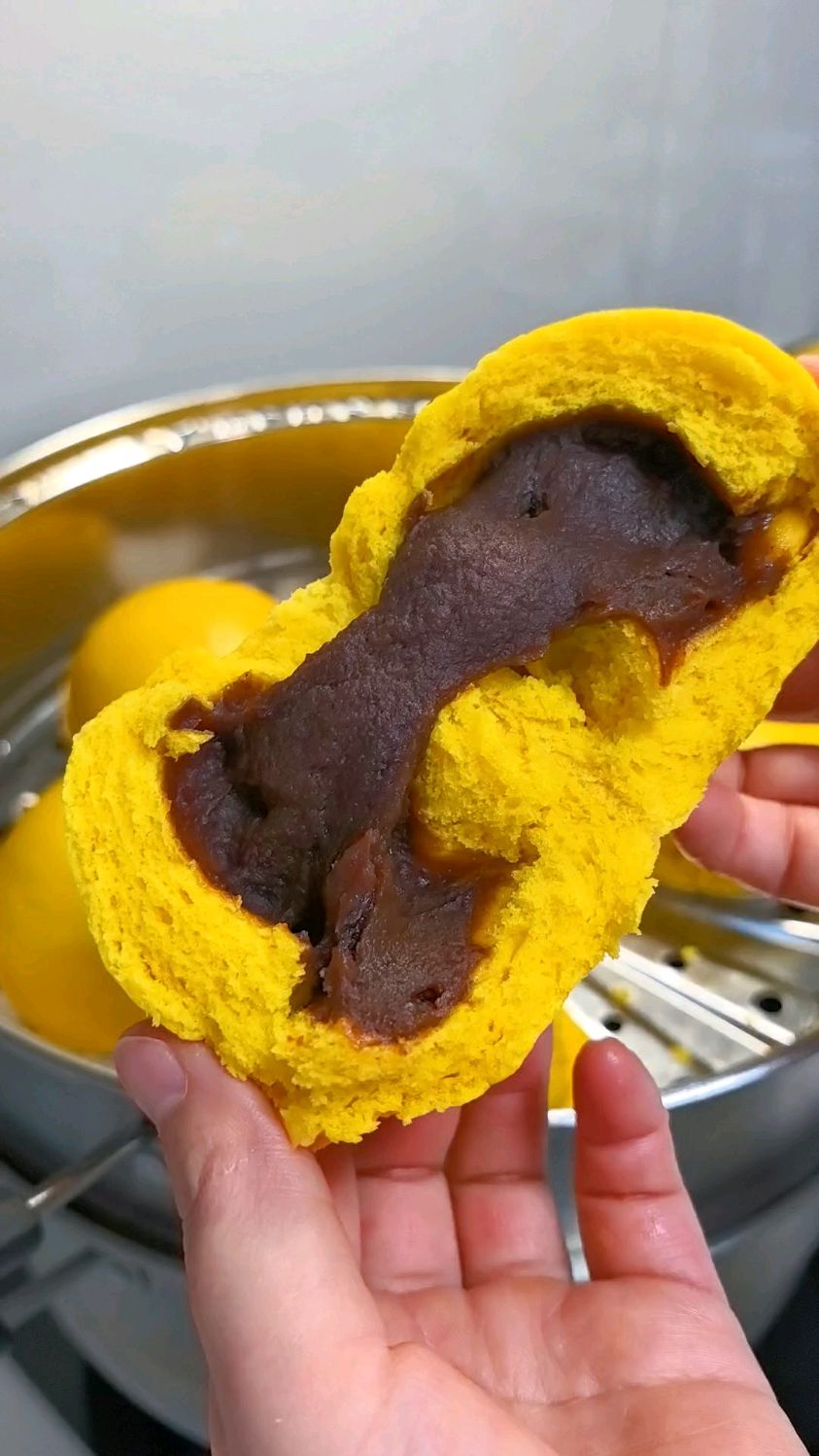 蒸了一锅南瓜馒头和豆沙包,个个蓬松香软,比面包还好吃