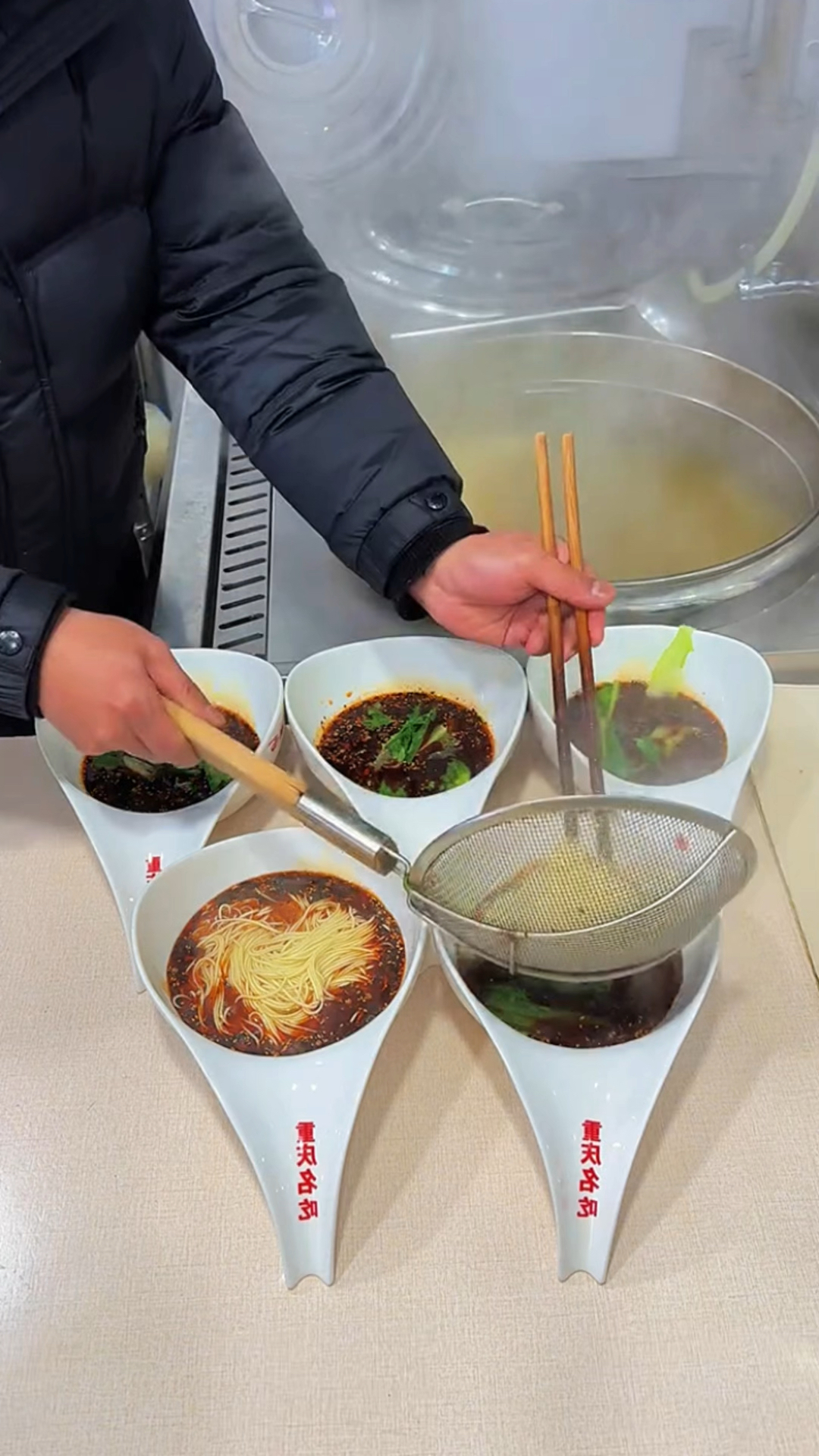 制作特色麻辣面的做法