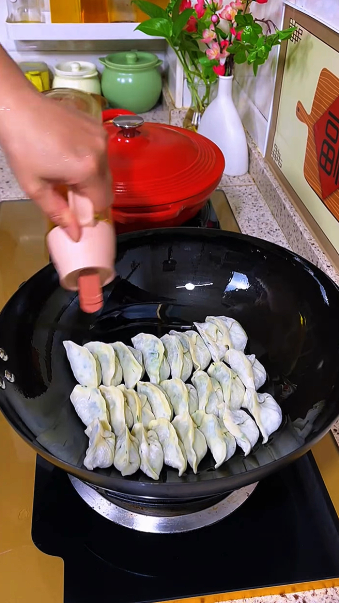 制作美味锅贴饺子