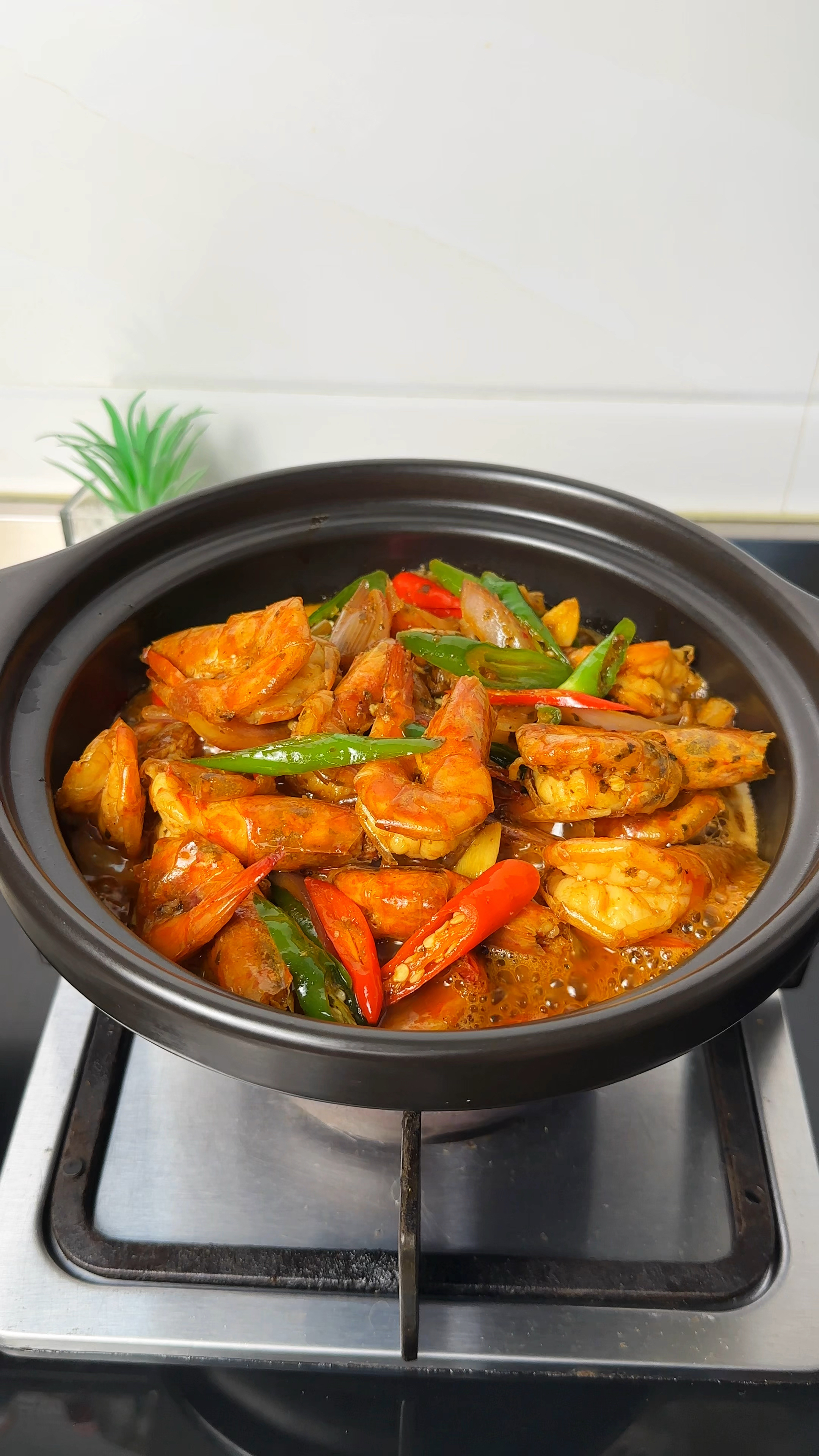 香辣紫苏虾太好吃了,又香又辣又入味,年夜饭必做的一道菜