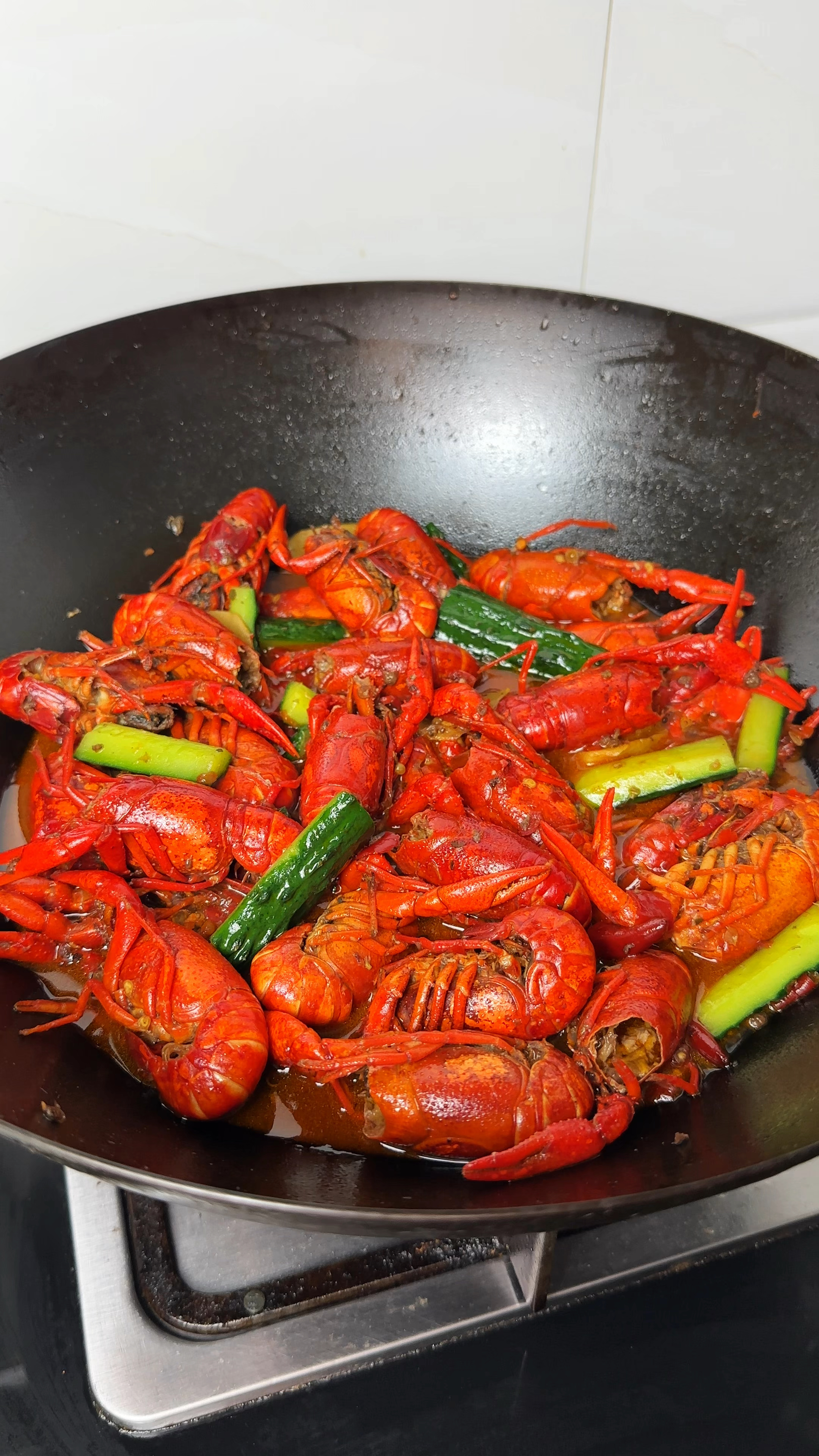 麻辣小龙虾好吃到舔手指!假期快给家人安排起来吧