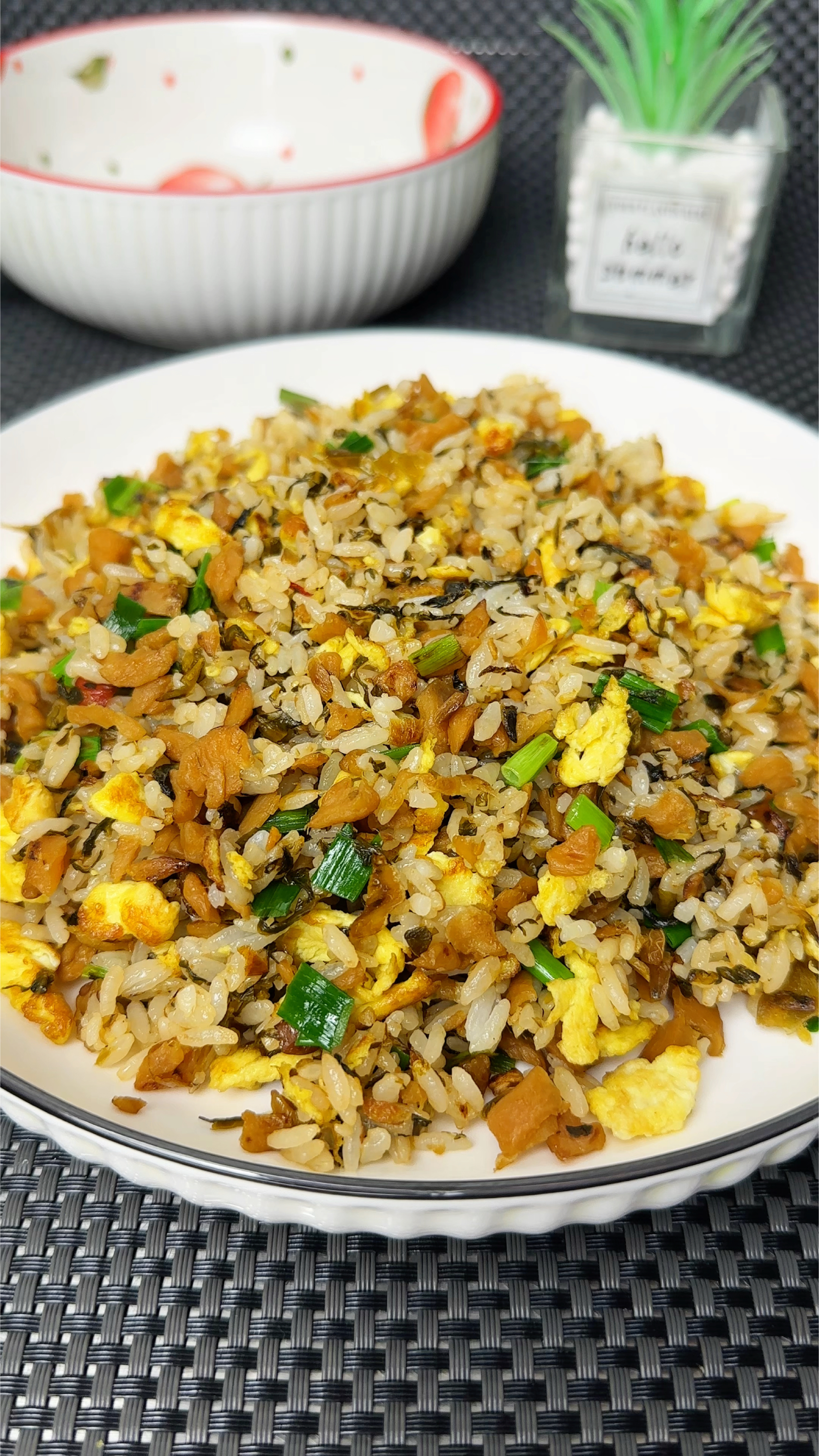 下班回家三分钟搞定的外婆菜炒鸡蛋,越吃越香,全家人都喜欢