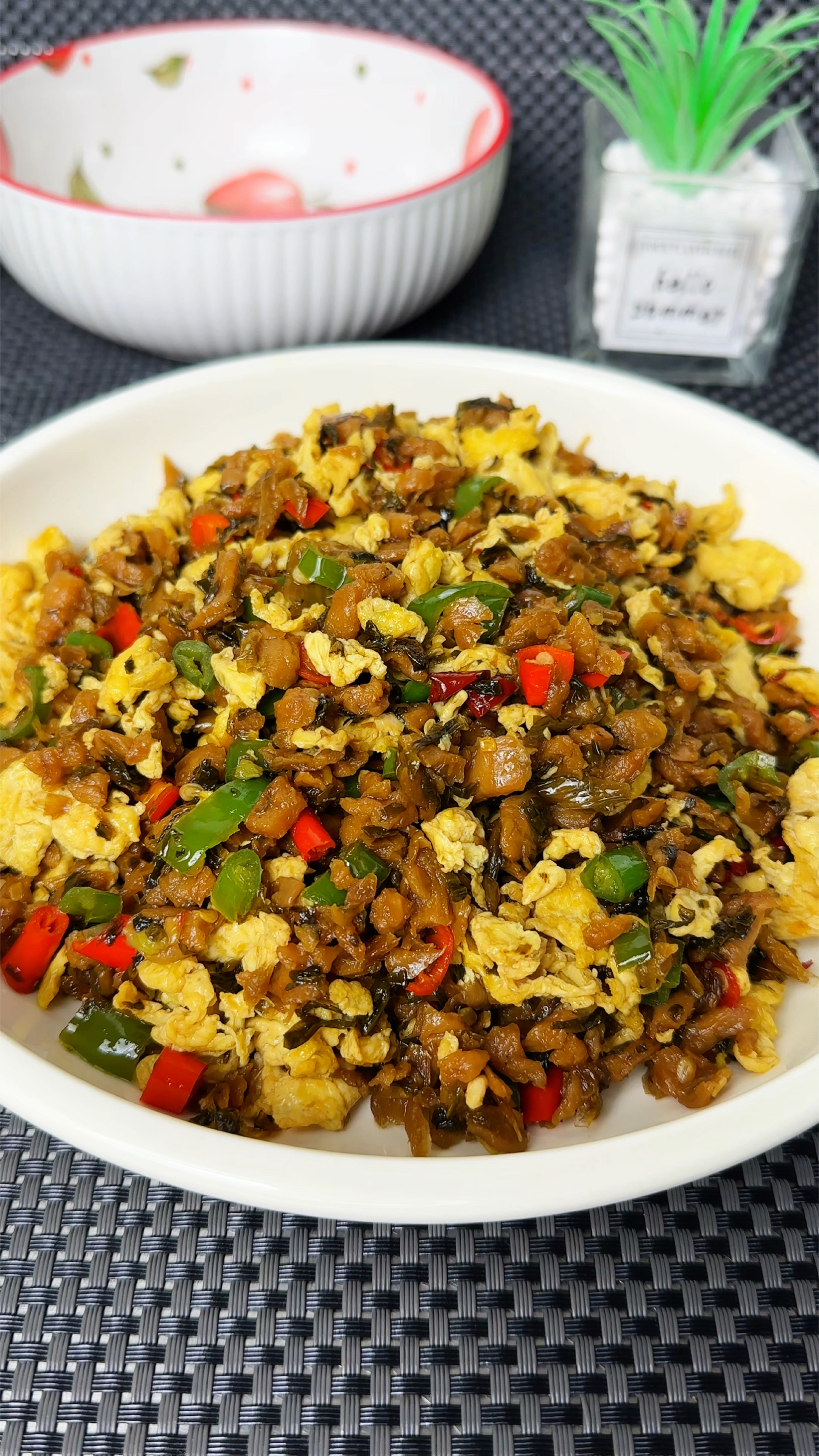 你一定要试试这个外婆菜炒鸡蛋,做法简单,好吃又下饭
