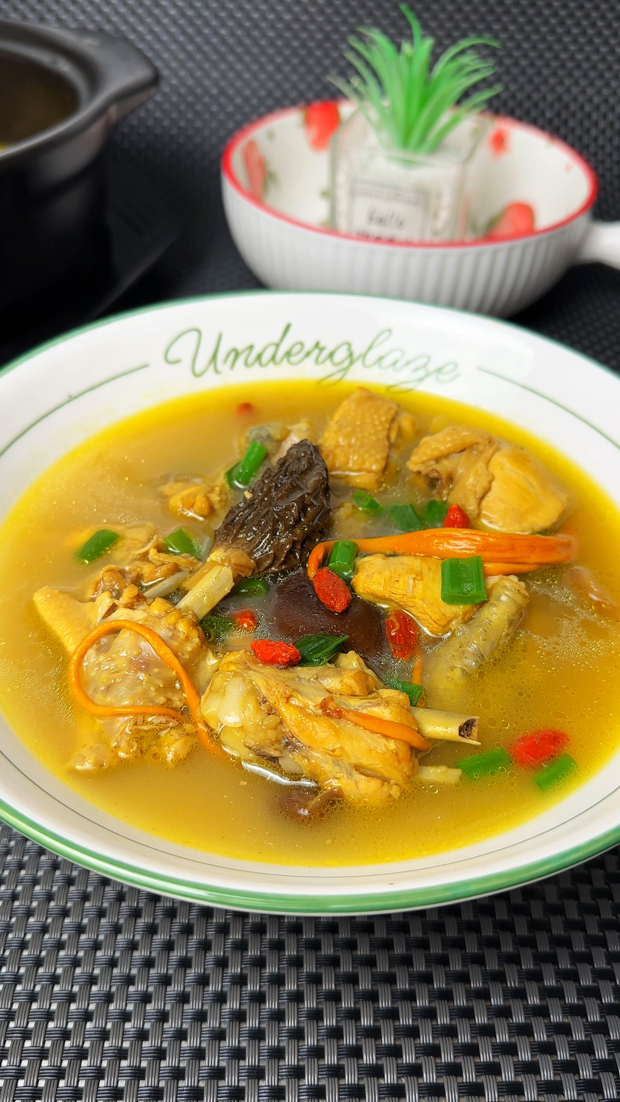 炖鸡汤下锅焯水那就是大错，学会这个做法，汤鲜肉嫩，营养不流失