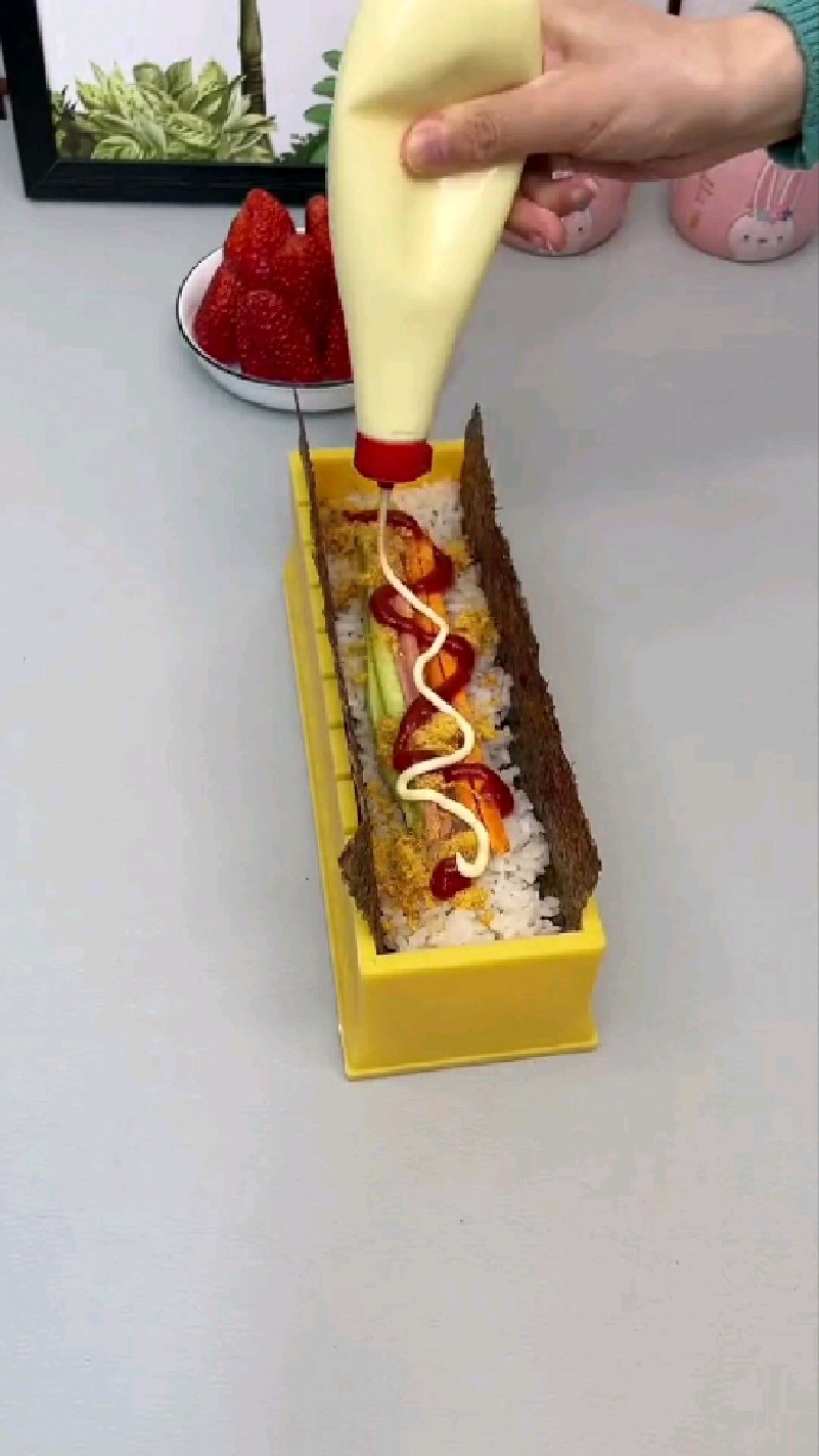 老婆喜欢吃寿司，可以用这个寿司模具，自己做给老婆吃