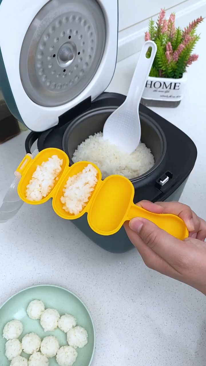 有了这个米团模具，给宝宝做饭团很方便