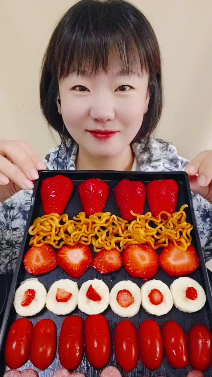 今天有草莓,美食拼盘