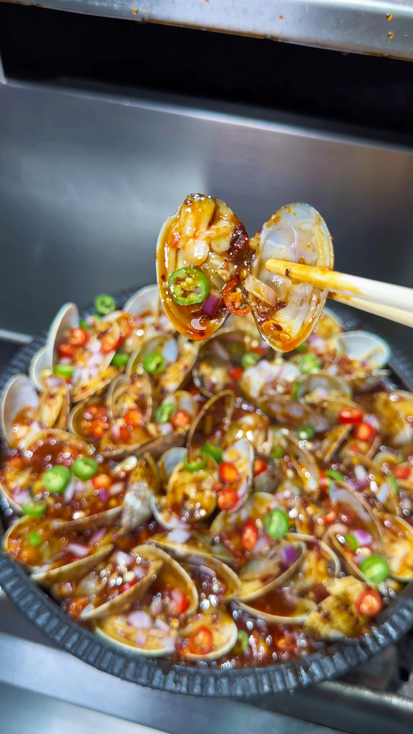 烧烤店的特色铁板花甲