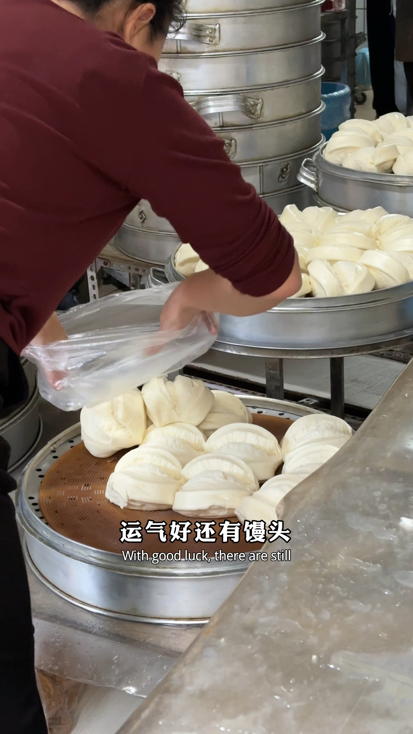 大雪节气南宁菜市场买馒头,1元一个没涨价,好吃又便宜!