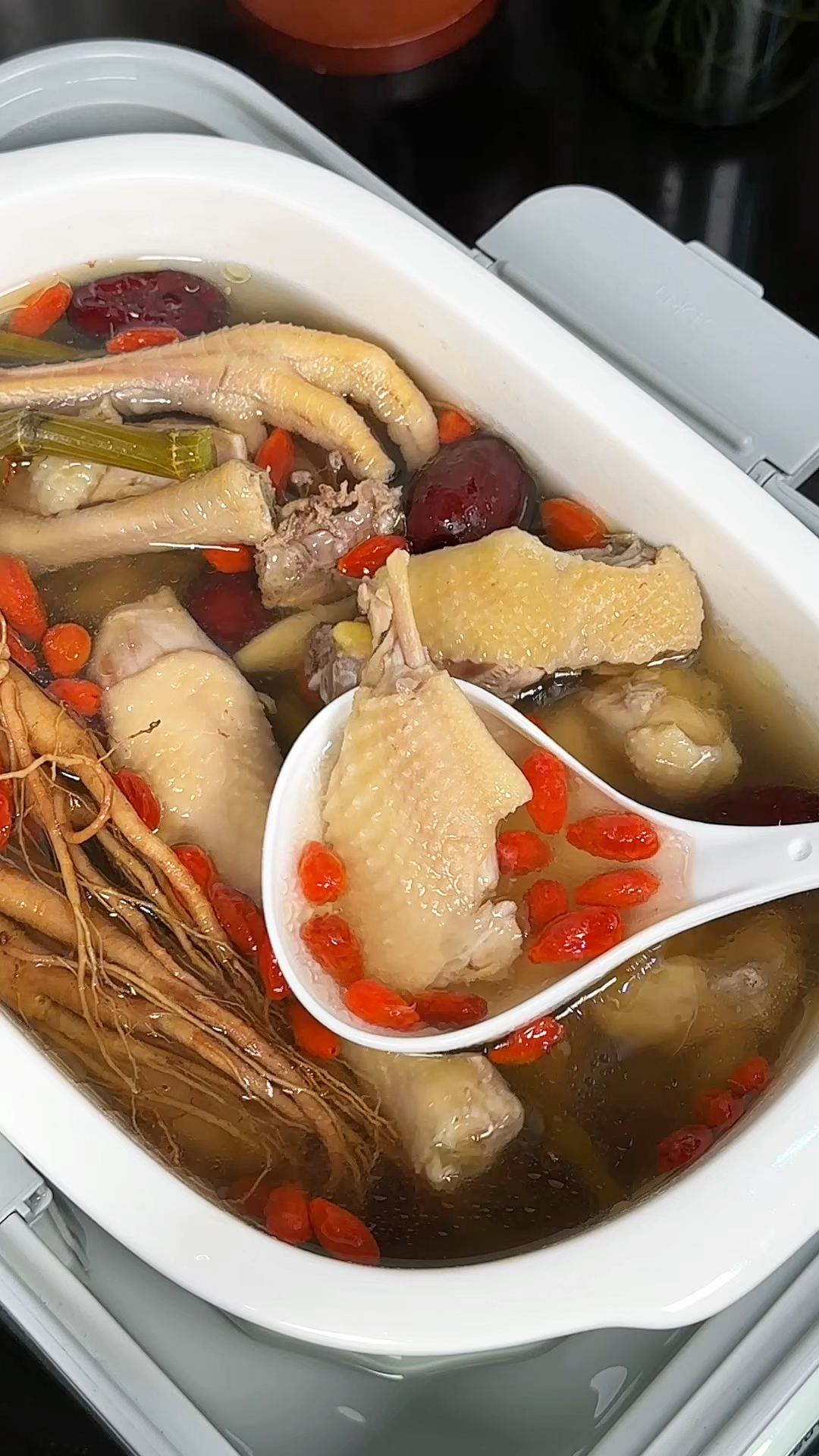 秋冬鲜人参鸡汤，鲜甜回甘滋补不燥热