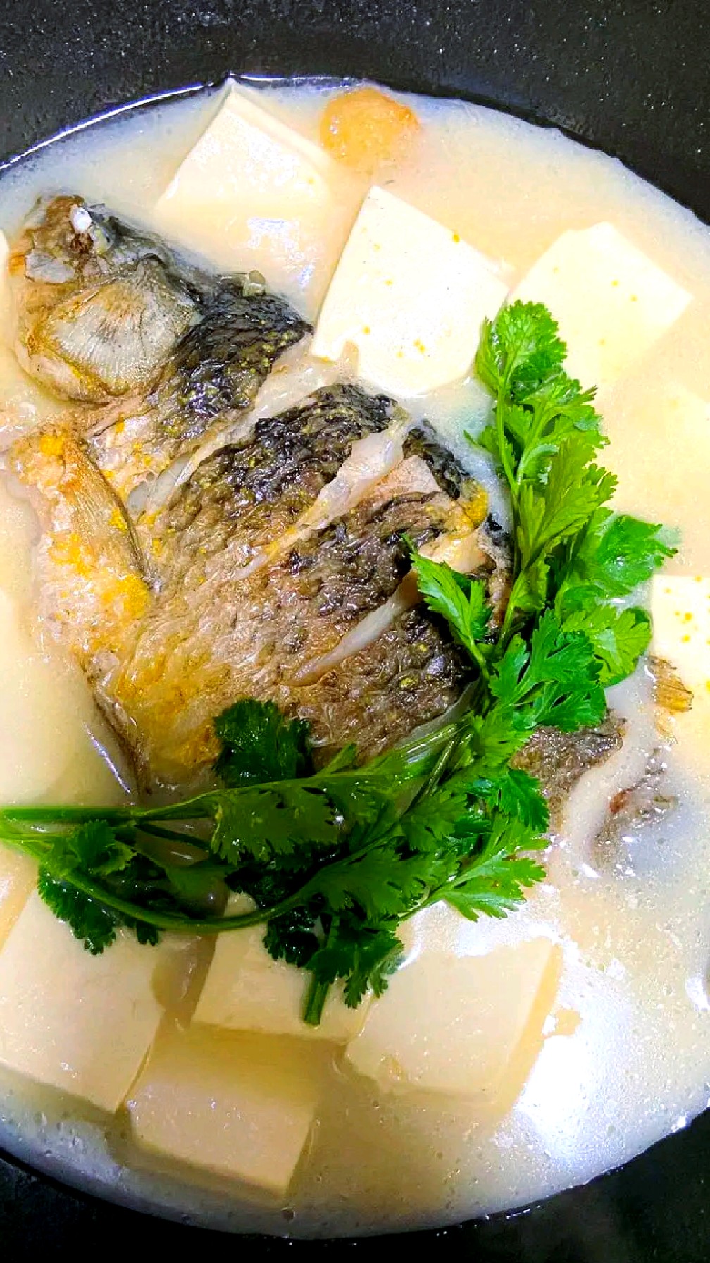 鲫鱼豆腐汤的美味打开方式，汤色奶白，味道鲜美，营养丰富。