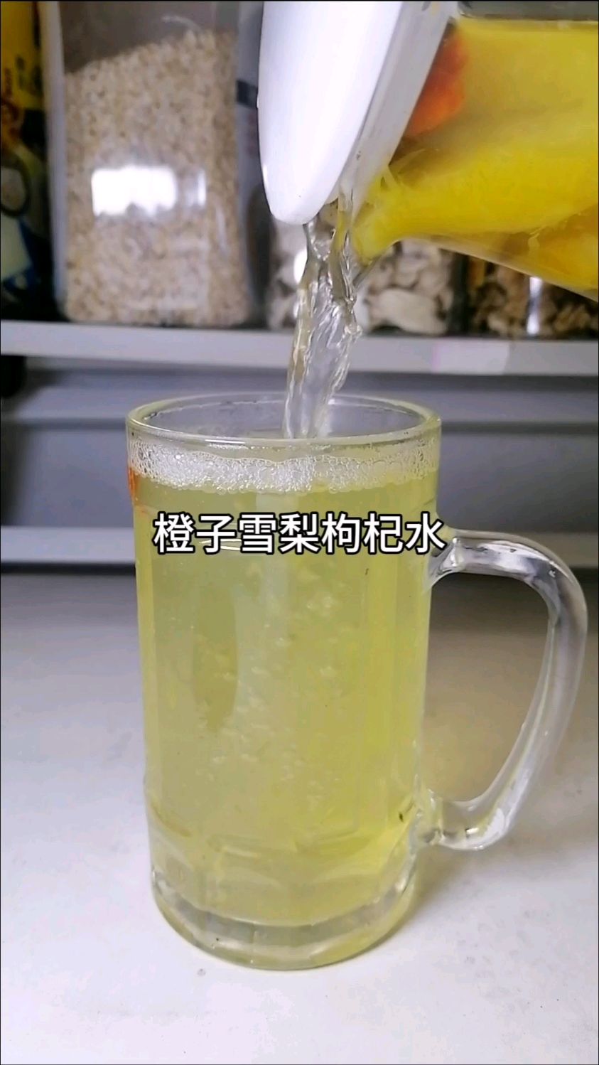 橙子雪梨枸杞水:清热润燥,缓解喉咙不适,好喝的冬季热饮!