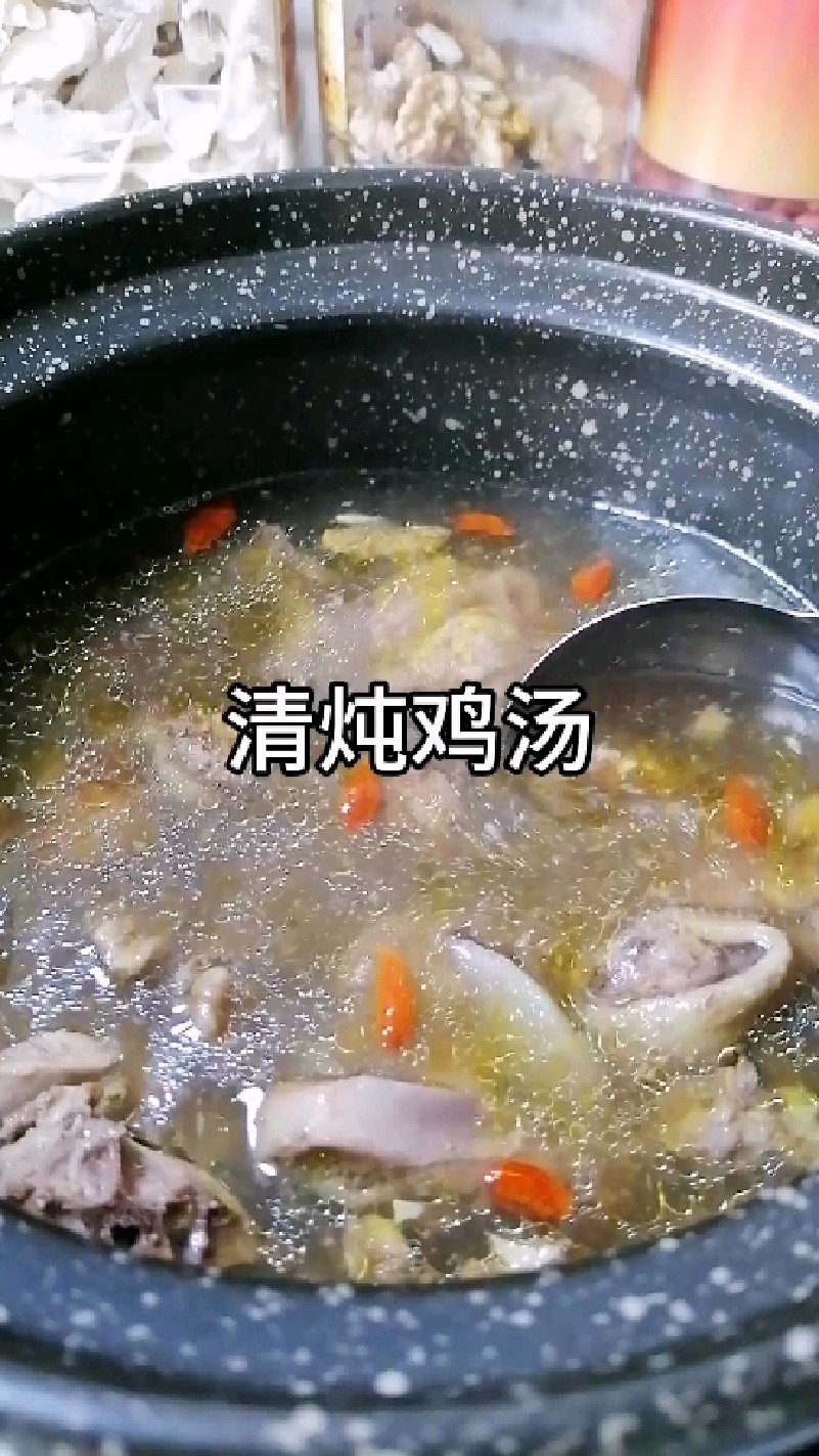 清炖鸡汤:滋补气血,改善脸色蜡黄,暖胃又暖身