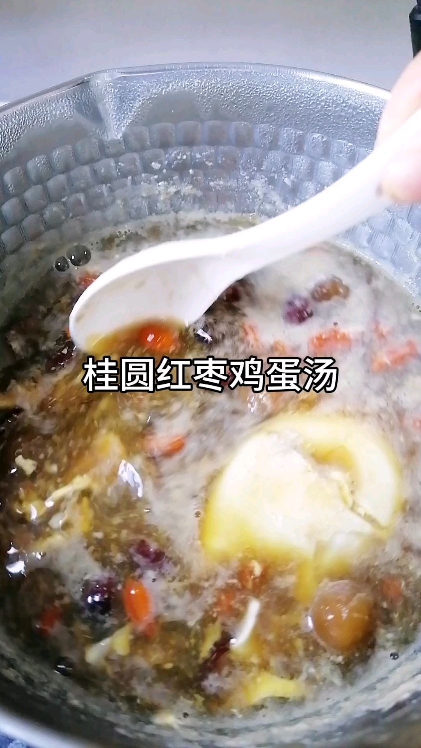 桂圆红枣鸡蛋汤:姨妈期的小甜汤,滋补气血,养出漂亮脸蛋