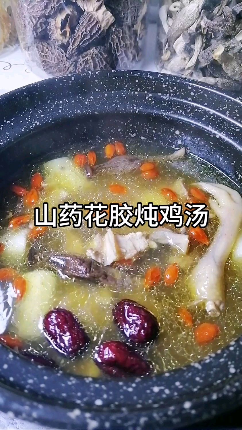 山药花胶炖鸡汤:满满的胶原蛋白,味道鲜美营养高,女人常喝皮肤好
